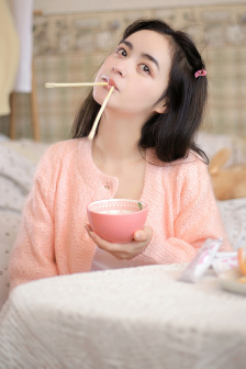 大四男生租房被房东奶奶当亲孙照顾